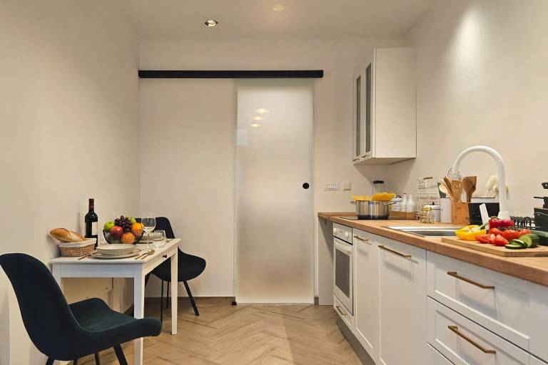 Rental apartment with patio — photo 3