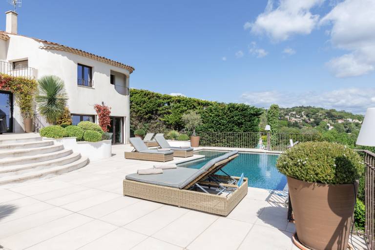 Villa with private pool, terrace & garden — photo 4