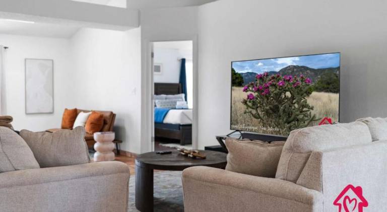 Ample house with pool | Good for workation | Pets are welcome in Albuquerque, NM