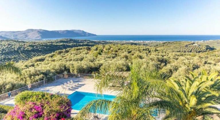 Aloni House - Spacious secluded villa with pool, up to 10 guests — photo 4