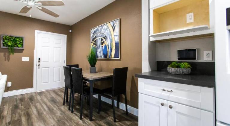 Long Beach Duplex King Bed Pet Friendly Nurses Surgeon Business Travelers Near St Marys Medical Cent — photo 5