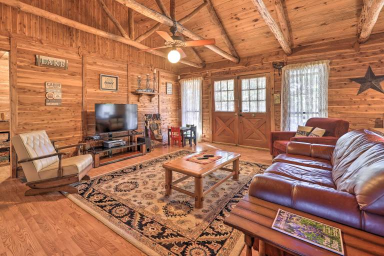 Rustic Canyon Lake Cabins w/ Hot Tub on  3 Acres — photo 5