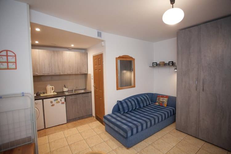 Holiday apartment with barbeque & garden — photo 3