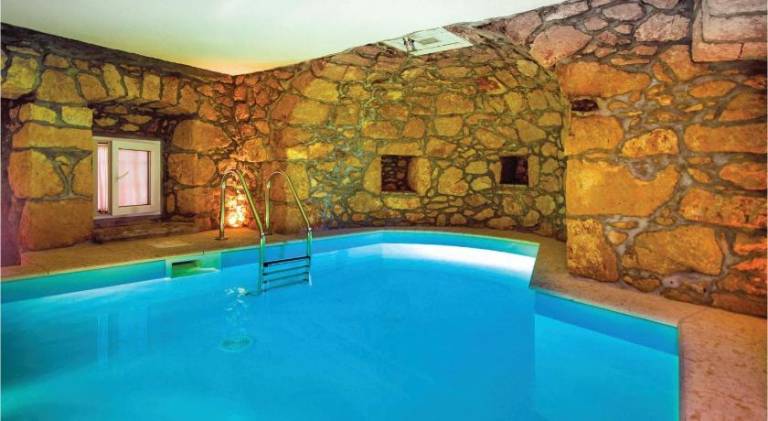 Vacation home with pool | Dogs allowed in Moscenicka Draga