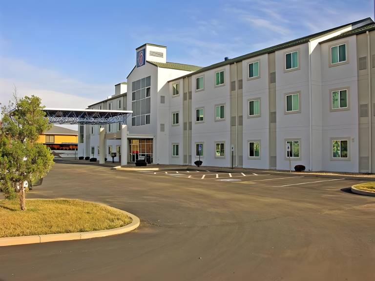 Studio Z an Ascend Collection Hotel