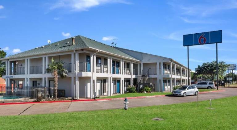 Motel 6 Irving, TX - Loop 12 — photo 4