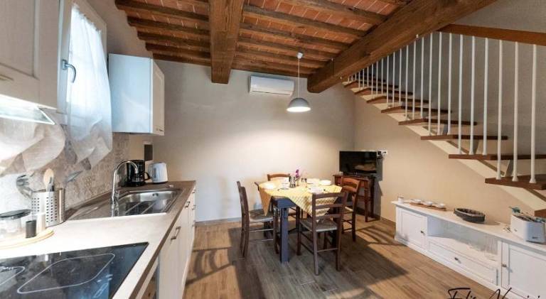 Apartment with BBQ, pool & yard — photo 5