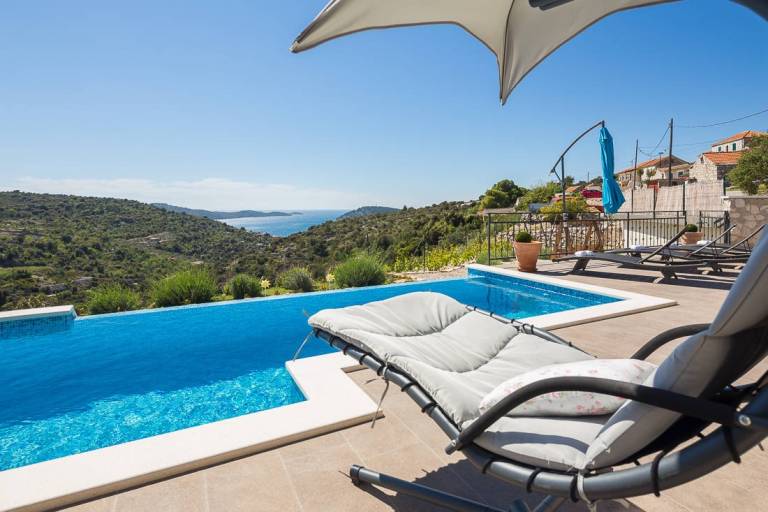 Fully equipped beautiful villa with garden, barbeque & private pool | Beach view | Dogs allowed — photo 3