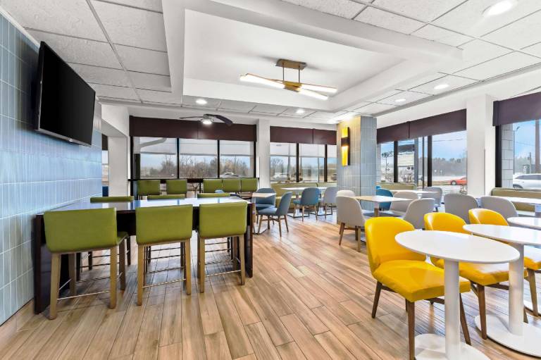 Comfort Inn & Suites Evansville Airport — photo 5