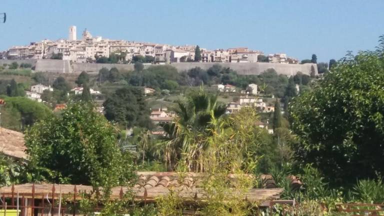 Villa with garden, barbeque & private pool | City view — photo 2