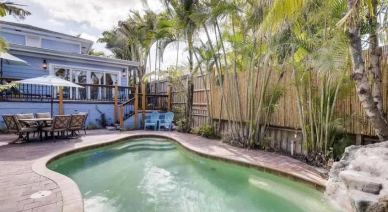 House with pool — photo 5