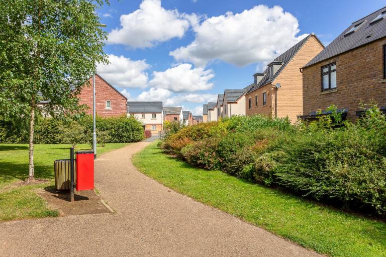 Vacation home with yard | Suitable for remote work in Northampton