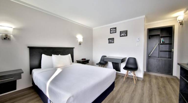Motel Newstar Laval in Laval, QC