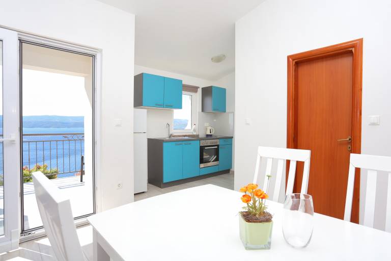 Charming rental apartment with patio & barbecue | Sea view | Close to the beach | Pet-friendly in Omis