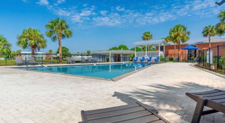 Vacation home with pool — photo 3