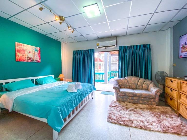 Beach Days Guest House Cha am Beach in Phetchaburi