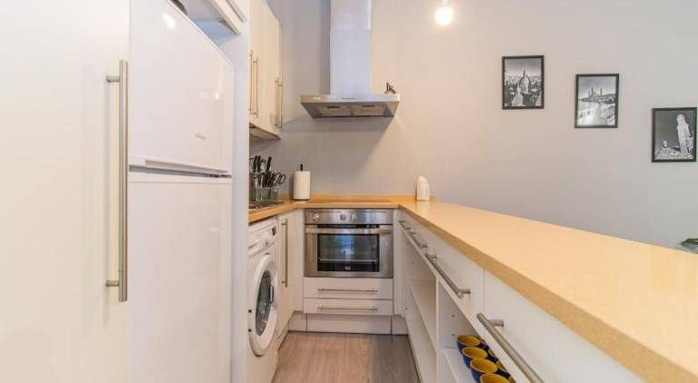 Apartment | Next to Cathedral-Basilica of Our Lady of the Pillar | Pets are welcome — photo 3