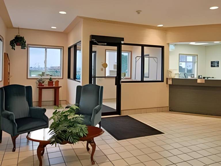 Super 8 By Wyndham Moose Jaw Sk — photo 4