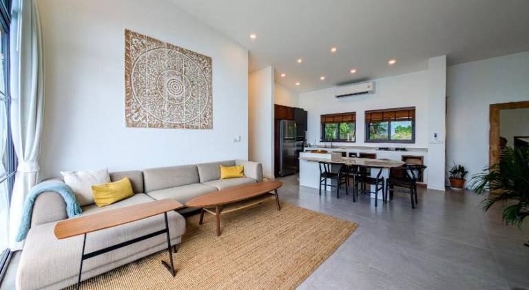Villa with pool — photo 4