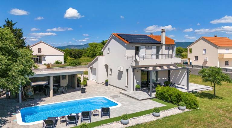 Fully equipped villa with BBQ, private pool & yard | Dogs allowed in Sibenik