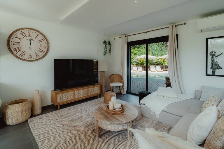 Family-oriented villa with pool, BBQ & yard | Sea view | Beach nearby | Pets allowed — photo 5