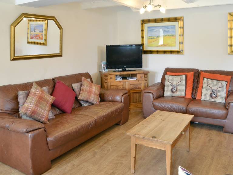 Children-friendly beautiful cottage with garden, grill & hot tub | Pets allowed — photo 3