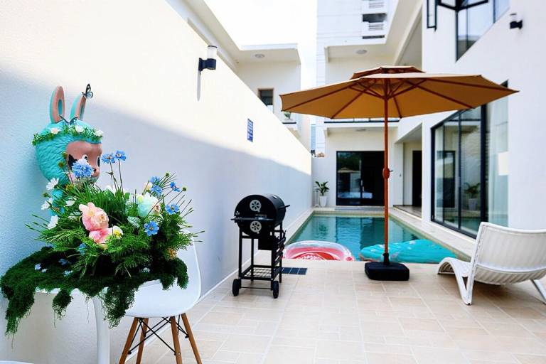 Vacation home with terrace | Next to the beach | Pet-friendly in Pattaya