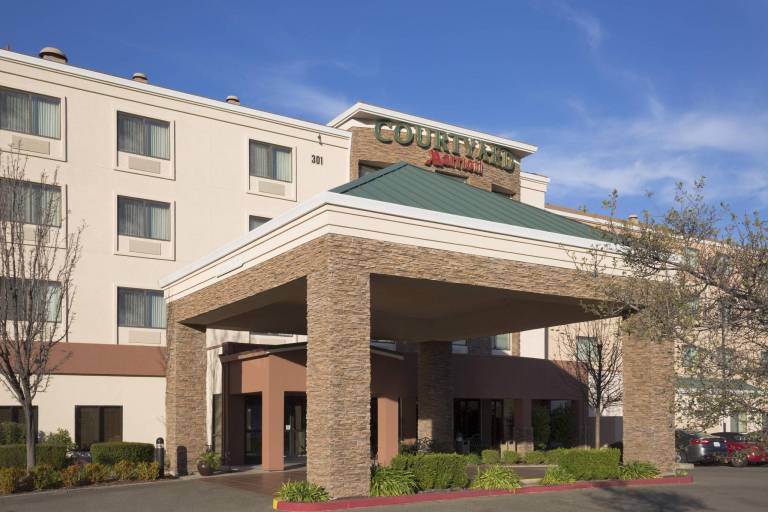 Courtyard by Marriott Roseville Galleria Mall/Creekside Ridge Drive in Roseville, CA