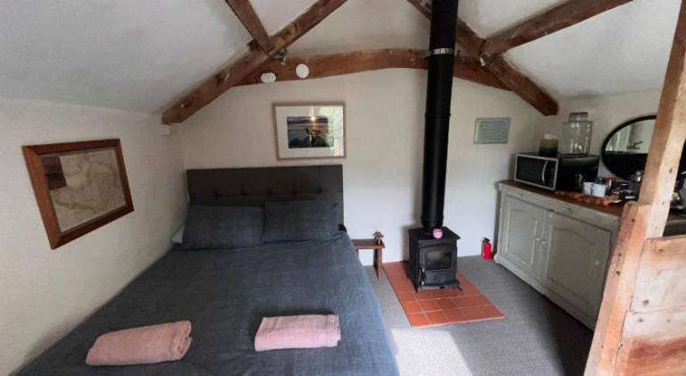The Hay Loft - private bathroom in separate building 10 metres away in Taunton