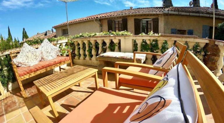 Holiday apartment with barbecue & terrace in Grimaud