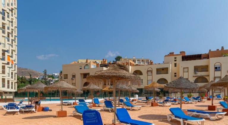 Fully equipped holiday apartment with terrace & private pool | Next to the beach | Pets are welcome — photo 3