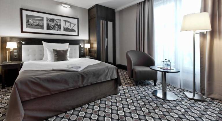 Red Baron Hotel & Restaurant in Swidnica