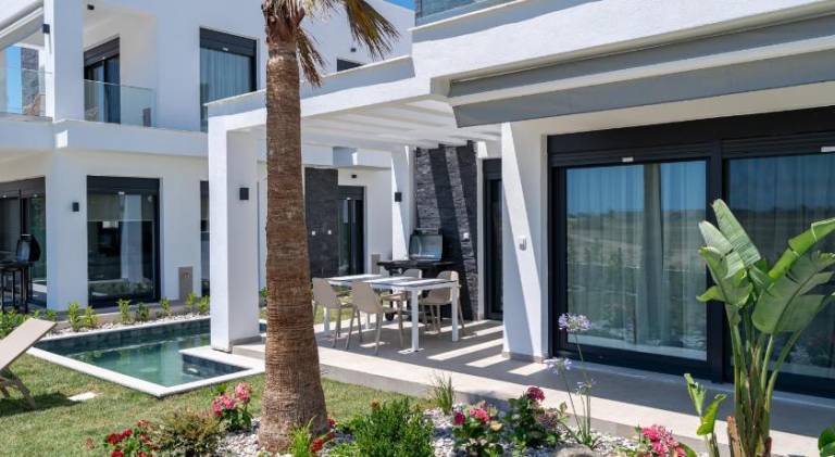Charming rental apartment with yard, terrace & pool | Close to the beach | Pet-friendly — photo 5