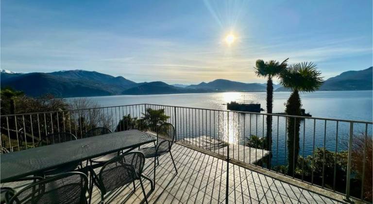 Rental apartment with garden, BBQ & patio in Cannero Riviera