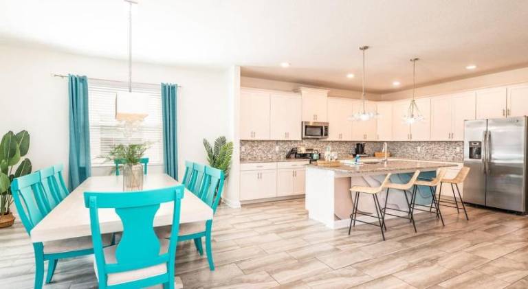 Vacation home with pool & jacuzzi — photo 4
