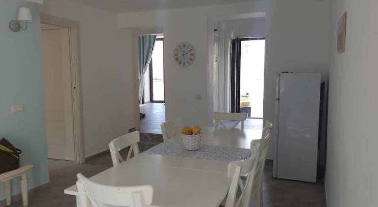 Rental apartment with patio — photo 3