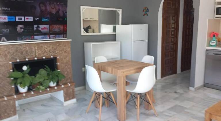 Fully equipped rental apartment with patio, yard & pool | Next to the beach | Pets allowed — photo 5