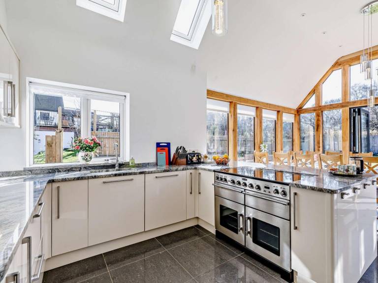 Fully equipped cottage with barbecue, garden & hot tub | Pet-friendly — photo 4