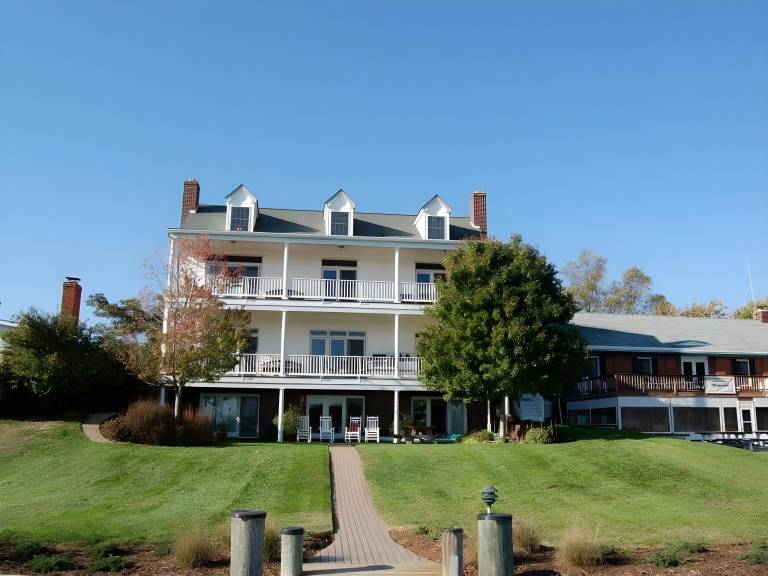 Blue Heron Inn A Bed and Breakfast LLC