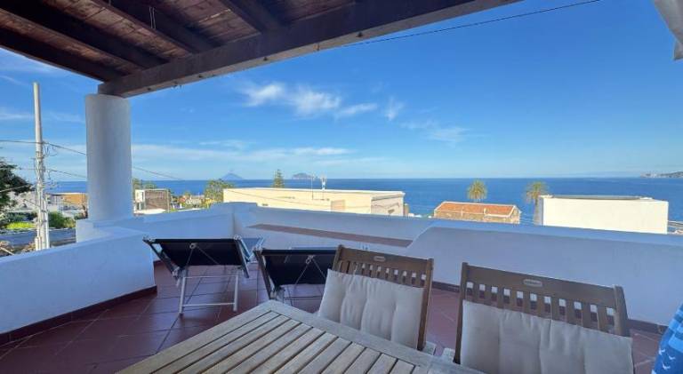 Apartment with BBQ, patio & yard | Beach nearby | Pets are welcome — photo 2