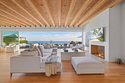House  Central Malibu