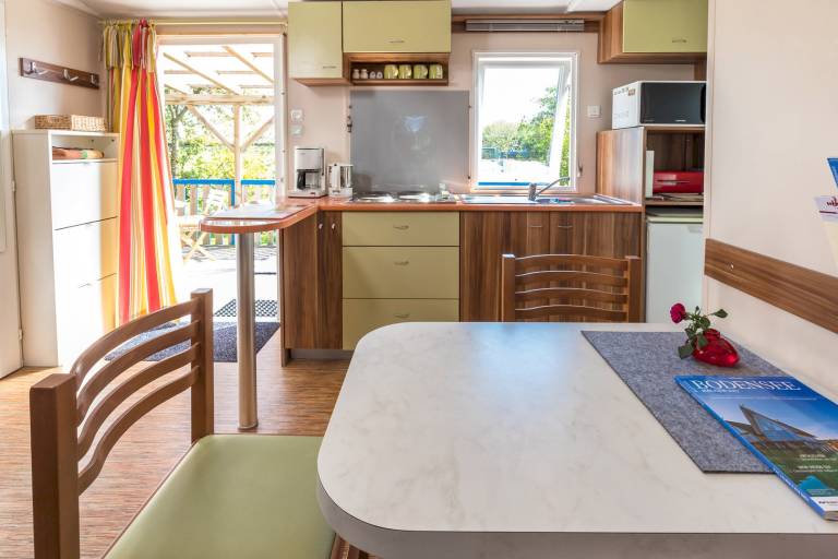 Rental apartment with patio, yard & BBQ | Mountain view — photo 5