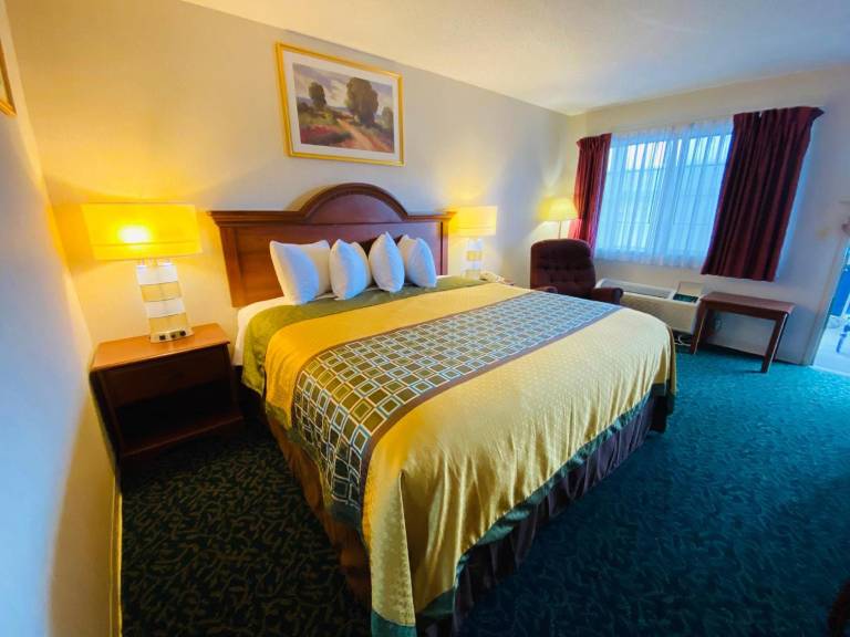 Harrisonville Inn & Suites — photo 2