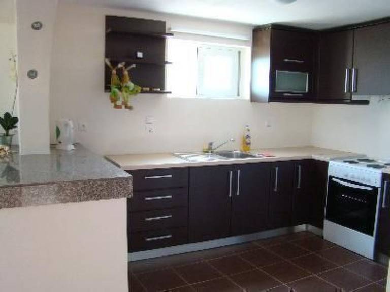 Apartment with garden — photo 4