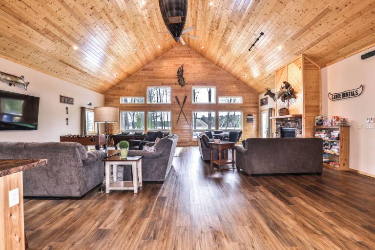 House  Eagle River
