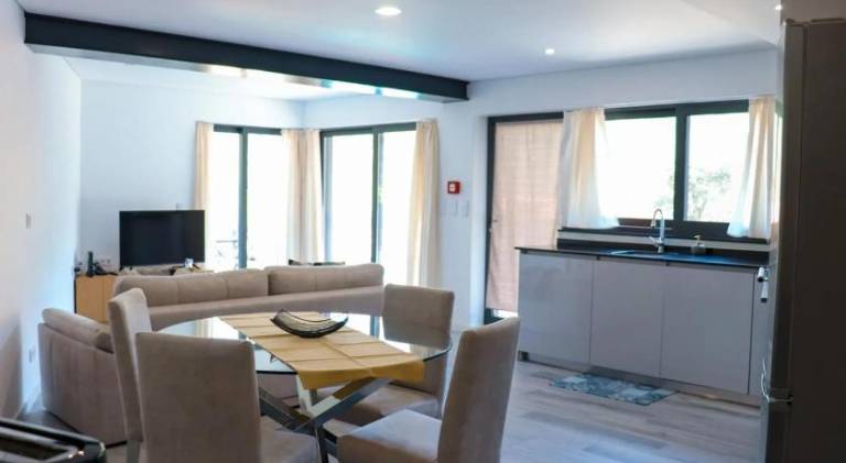 Fully equipped beautiful house with BBQ, heated pool & patio | Pet-friendly — photo 3