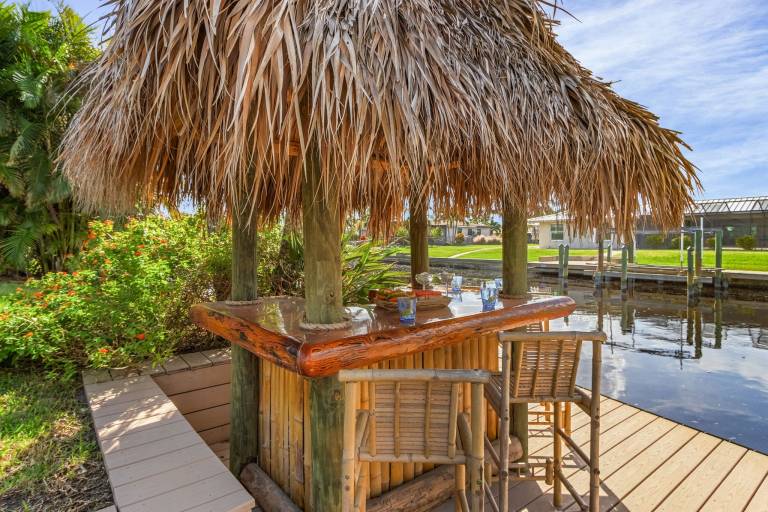 IMPECCABLE! - Amazing sunsets, Dock, Heated Pool - Sunsational Sunsets - Roelens — photo 5