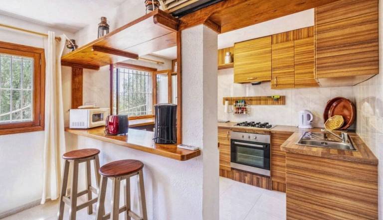 Fully equipped vacation home with BBQ, private pool & garden | Pets are welcome — photo 4