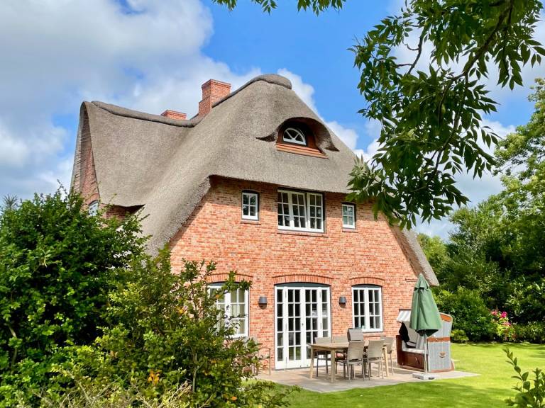 Reetdachhaus für 8 Pers. mit Sauna, Garten, Stellplatz, WLAN, Haustiere erlaubt. in Sylt