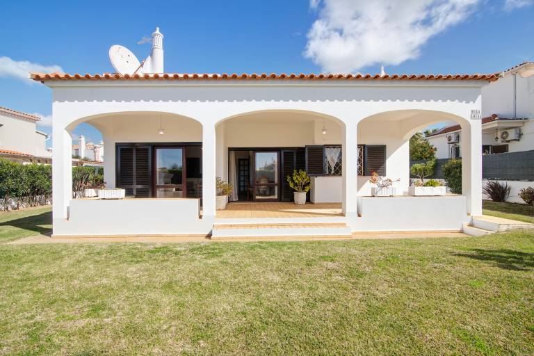 Villa with pool, patio & yard | Garden view — photo 2